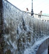 Стена из воды