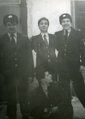 Плющик Олег, Виталий Дьяков, Мальцев Игорь. внизу Эдуард Петрусев.