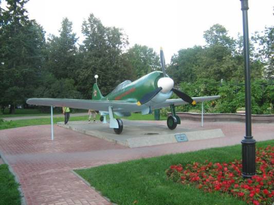 Истребитель ЛА-7 в Кремле