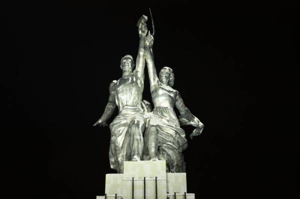 Колхозница и Чудовище )