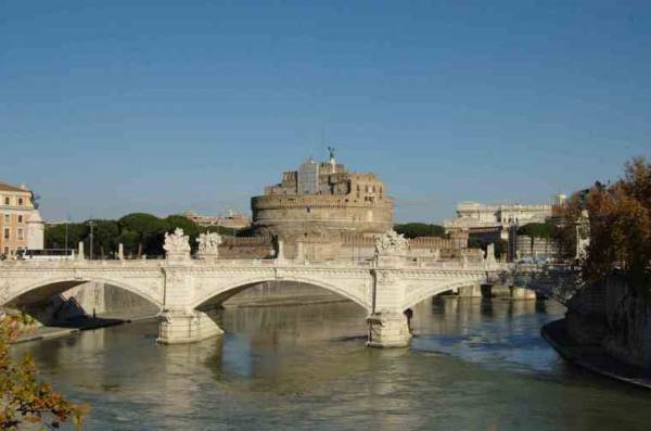 . Castel Sant'Angelo (     )