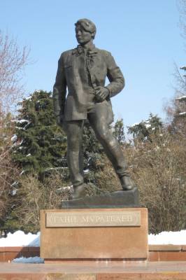Гани Муратбаев