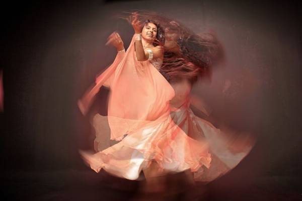 ����� ����