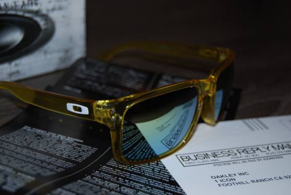 Oakley Holbrook (High copy)