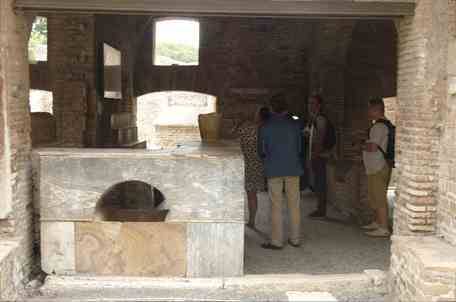 Thermopolium (, )